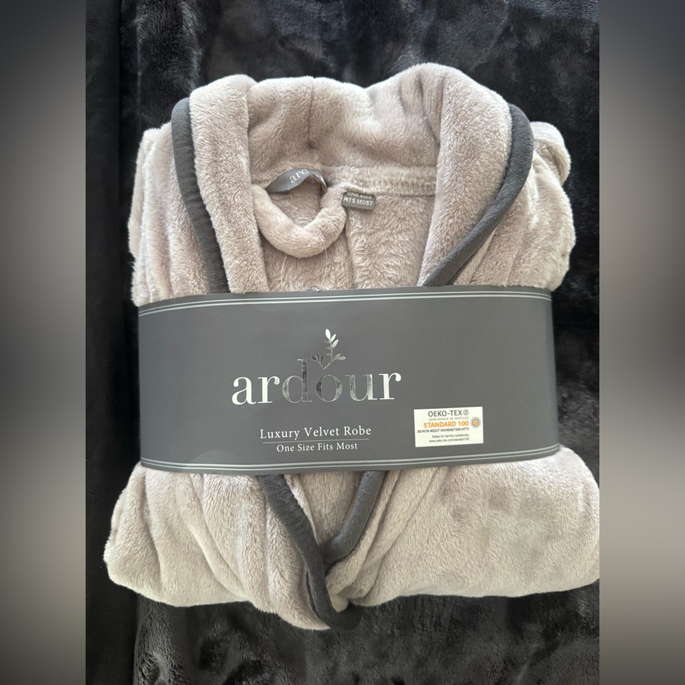 Cozy Mauve Plush Robe - Picture 2 of 3